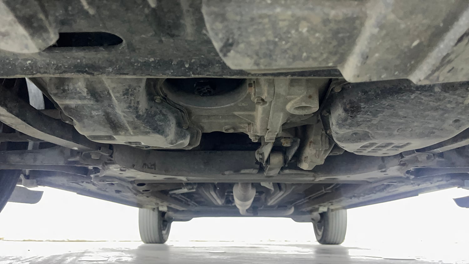 Used 2021 Nissan Magnite XV Turbo CVT Petrol Automatic extra FRONT LEFT UNDERBODY VIEW