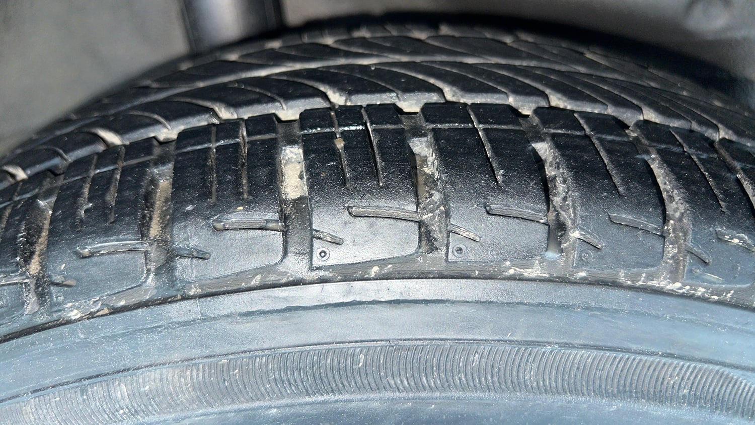 Used 2015 Honda City V Petrol Manual tyres RIGHT REAR TYRE TREAD VIEW