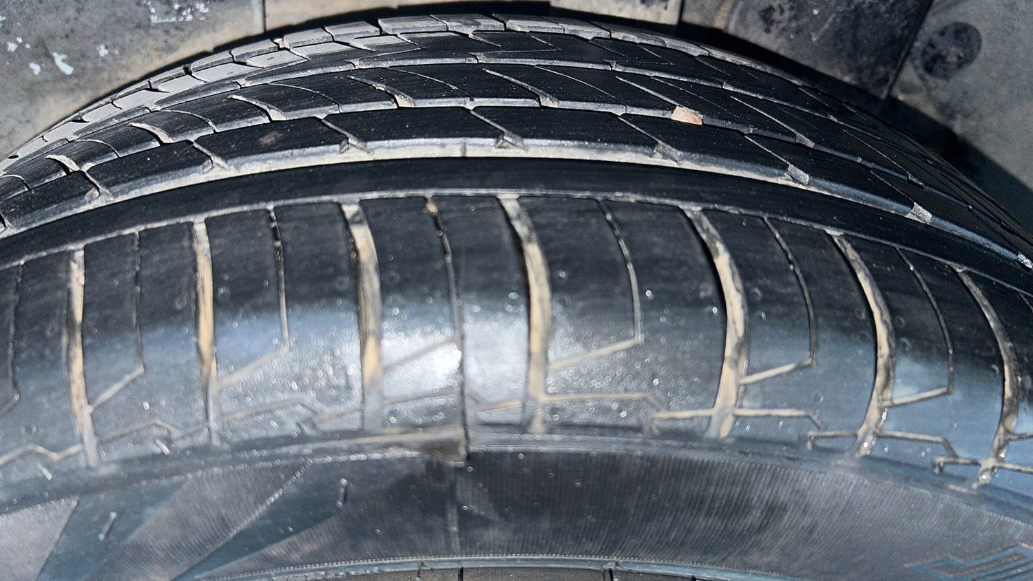 Used 2016 Hyundai Elite i20 Asta 1.2 (O) Petrol Manual tyres LEFT REAR TYRE TREAD VIEW