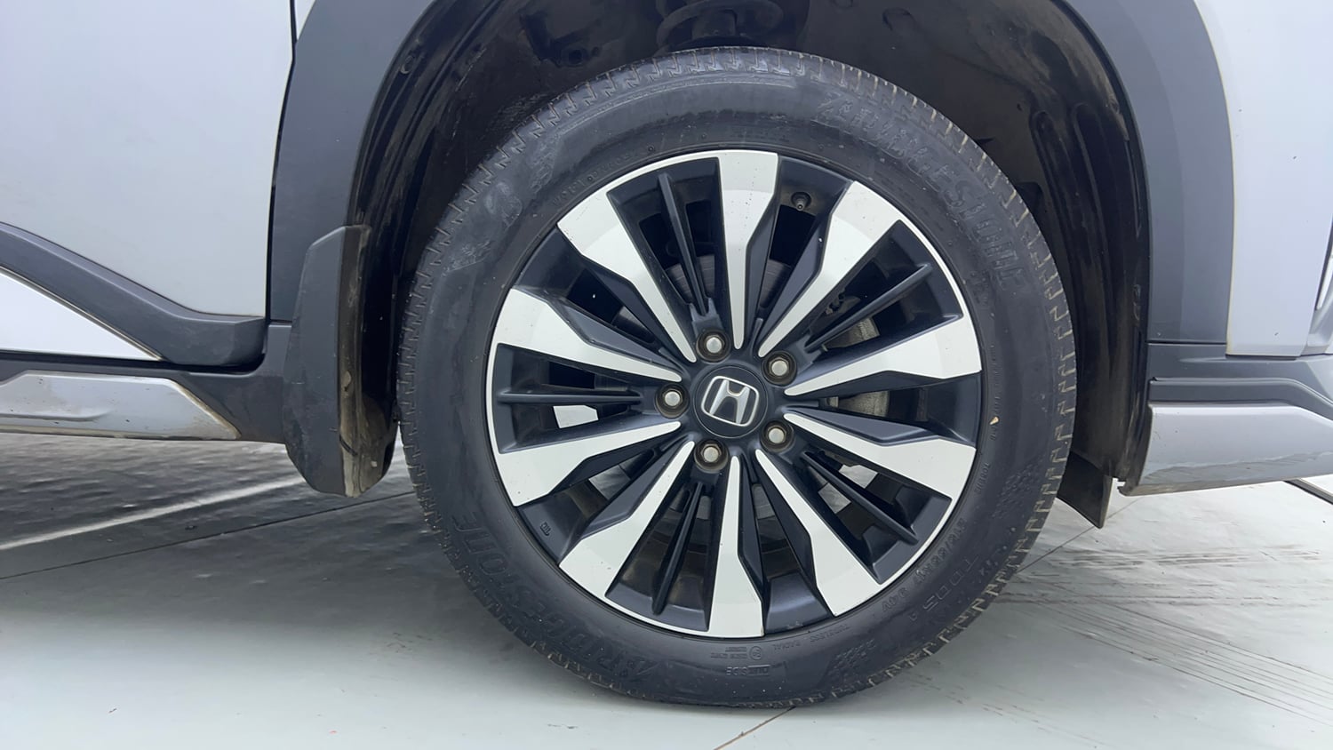 Used 2024 Honda Elevate ZX MT Petrol Manual tyres RIGHT FRONT TYRE RIM VIEW