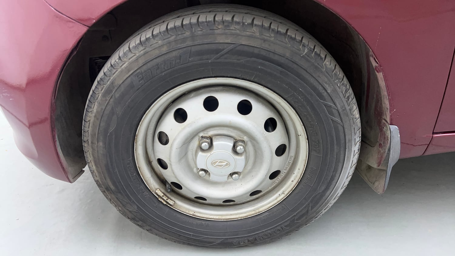 Used 2014 Hyundai i10 Era 1.1 iRDE2 Petrol Manual tyres LEFT FRONT TYRE RIM VIEW