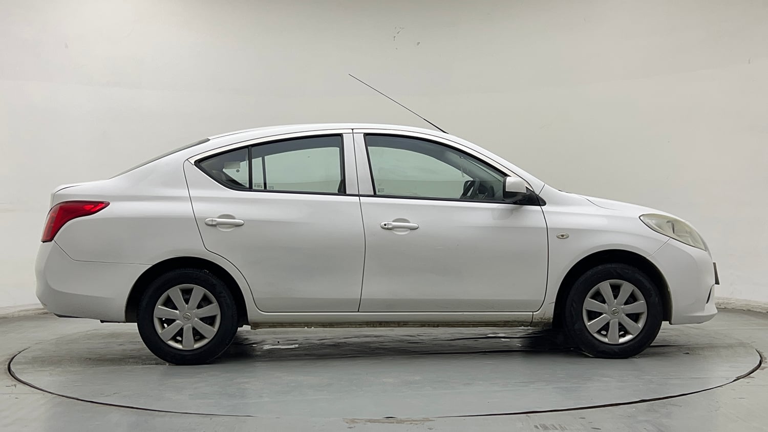Used 2013 Nissan Sunny XL Petrol Manual exterior RIGHT SIDE VIEW