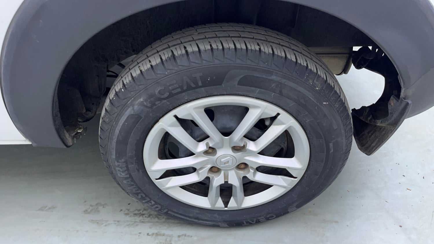 Used 2023 Renault Triber RXT EASY-R AMT Petrol Automatic tyres LEFT REAR TYRE RIM VIEW