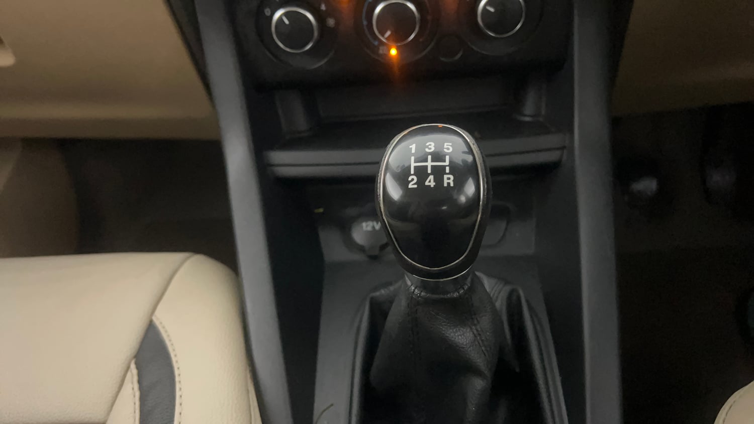 Used 2016 Ford Figo Aspire Trend 1.2 Ti-VCT Petrol Manual interior GEAR  KNOB VIEW