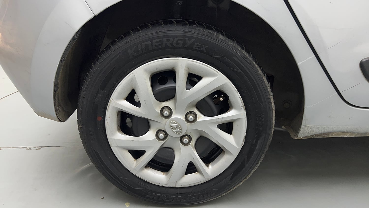 Used 2019 Hyundai Grand i10 Sportz 1.2 Kappa VTVT Petrol Manual tyres RIGHT REAR TYRE RIM VIEW