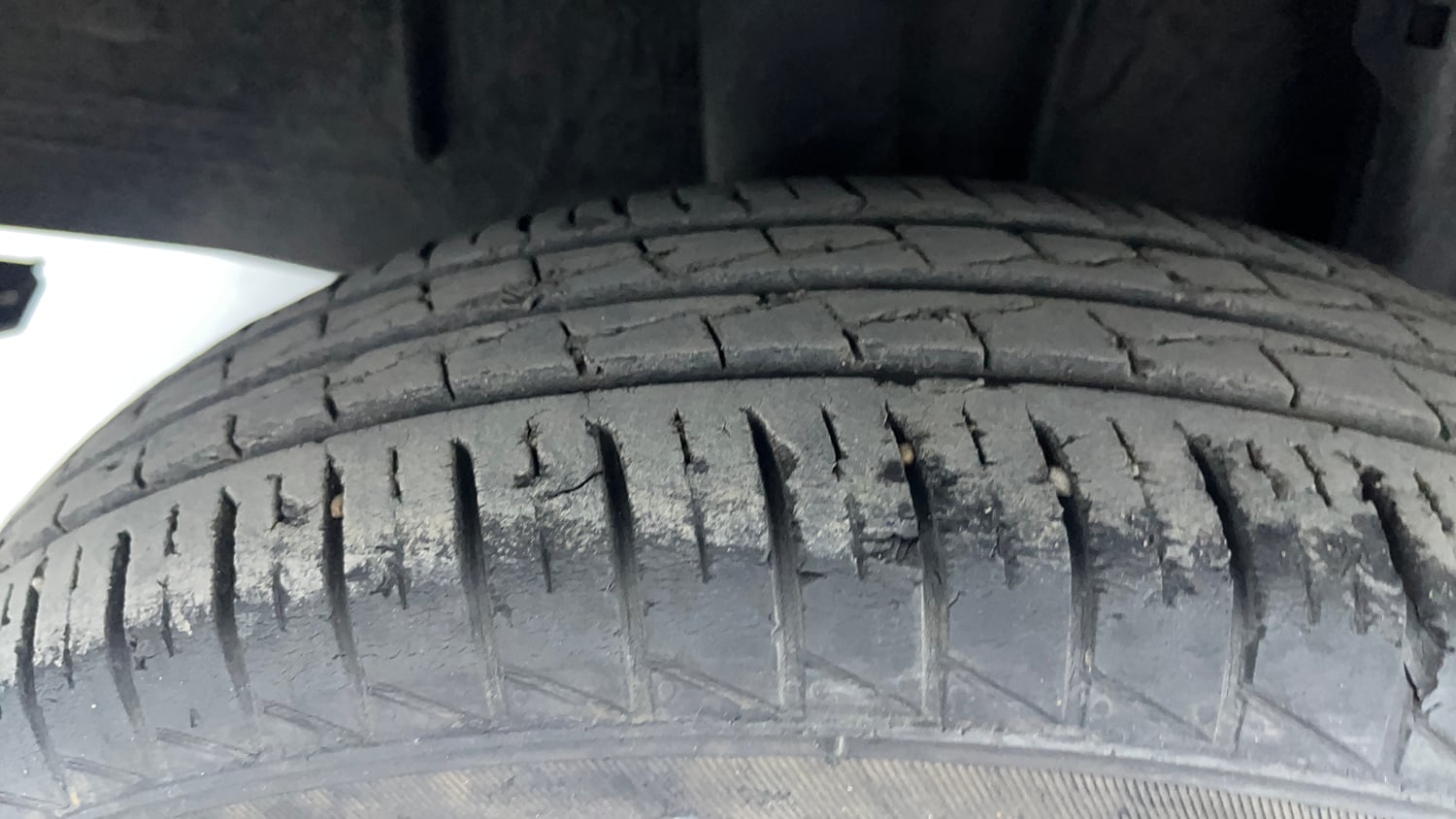 Used 2023 Renault Triber RXT EASY-R AMT Petrol Automatic tyres RIGHT REAR TYRE TREAD VIEW