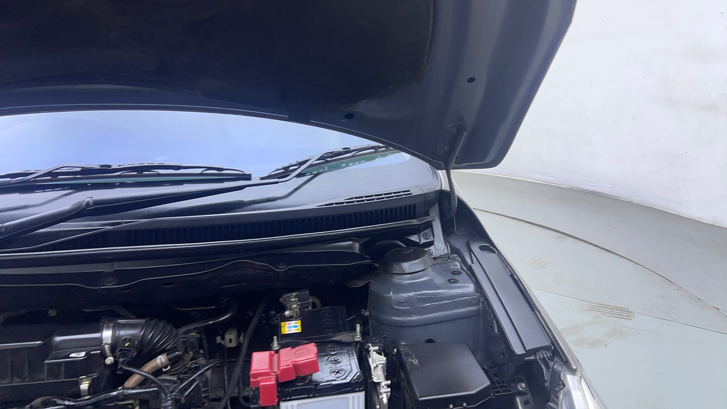 Used 2020 Maruti Suzuki Ciaz Alpha 1.5 AT Petrol Automatic engine ENGINE LEFT SIDE HINGE & APRON VIEW