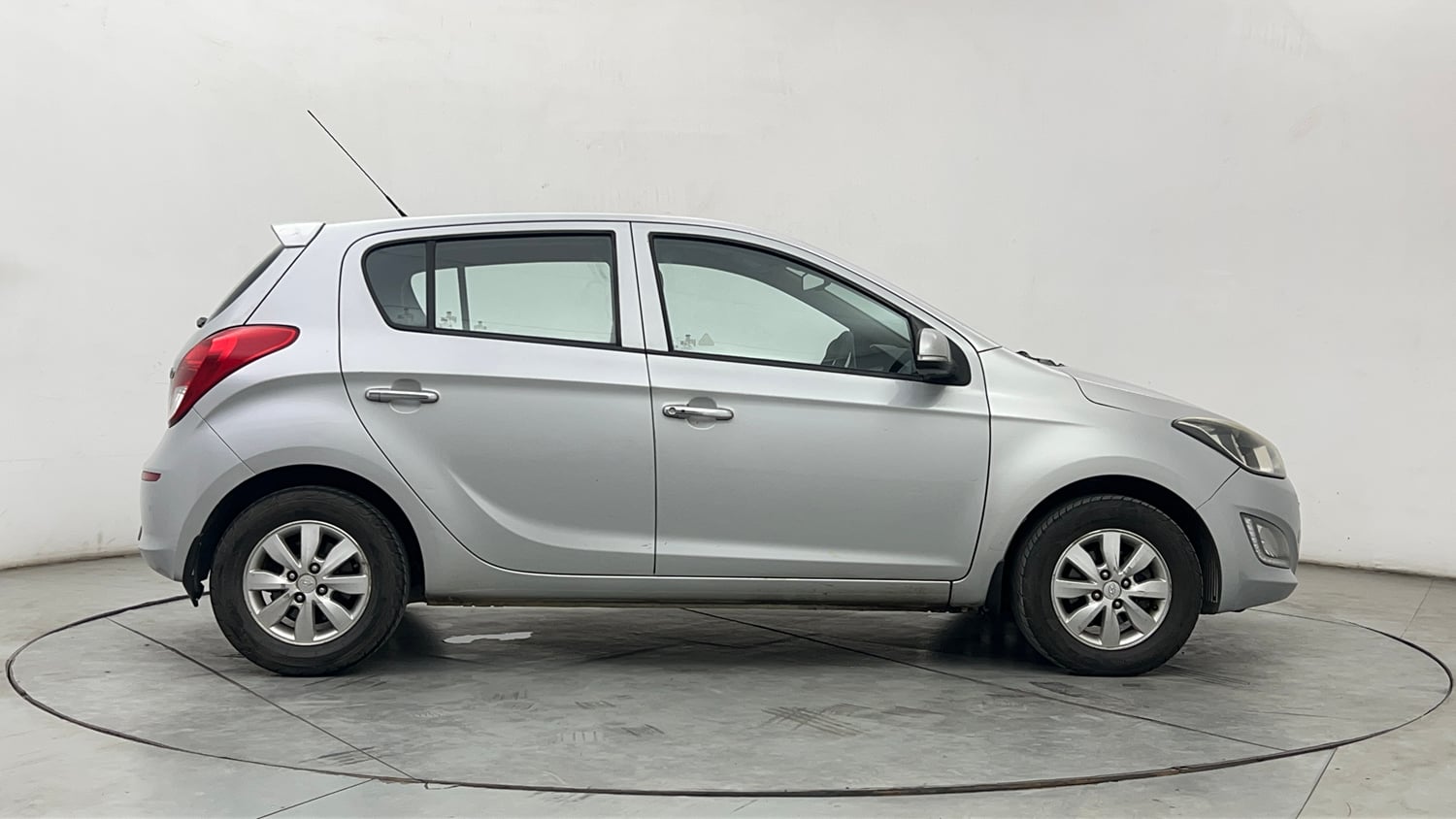 Used 2012 Hyundai i20 Asta 1.4 CRDI Diesel Manual exterior RIGHT SIDE VIEW