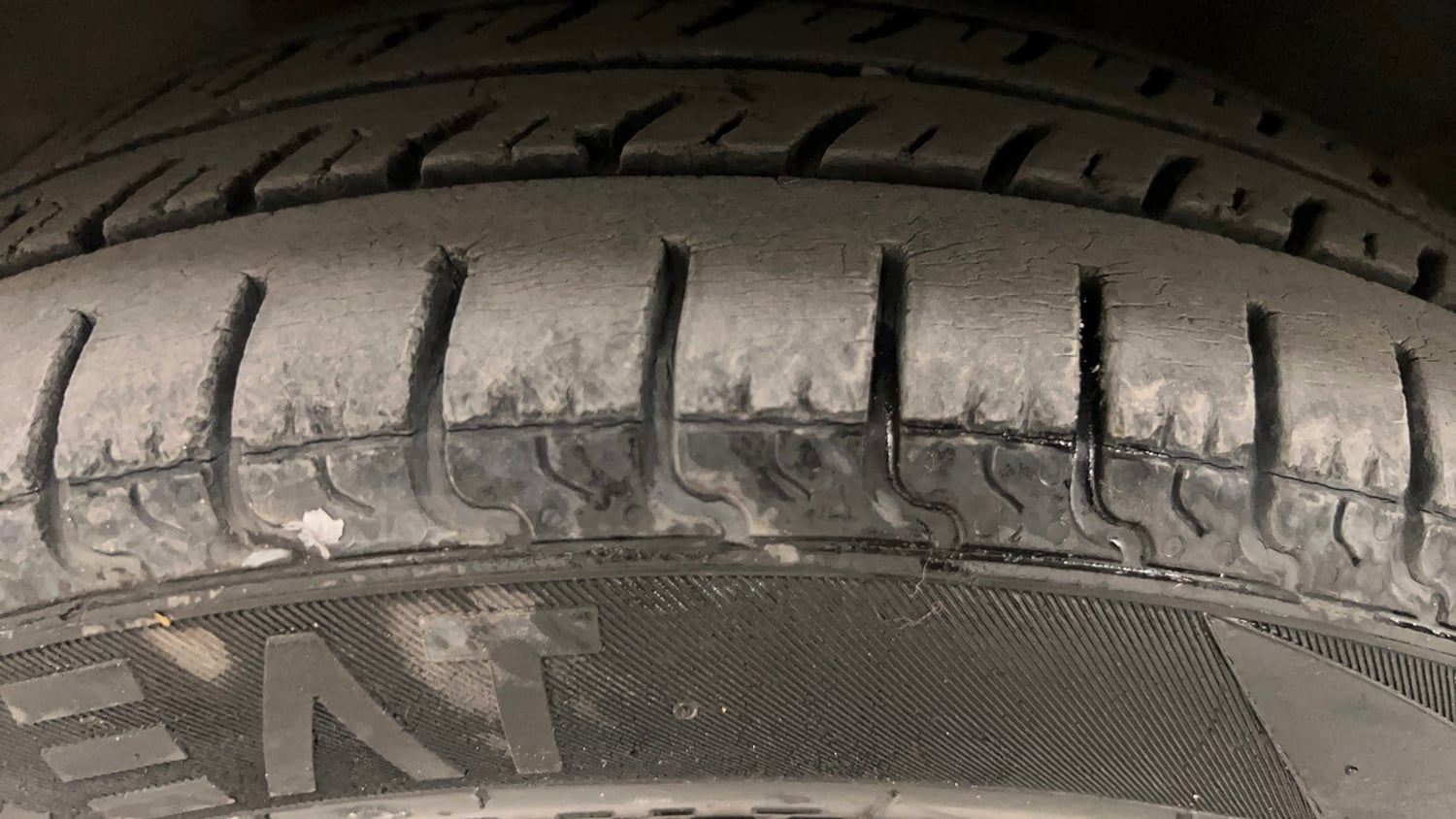 Used 2017 Hyundai Eon Magna + Petrol Manual tyres LEFT FRONT TYRE TREAD VIEW
