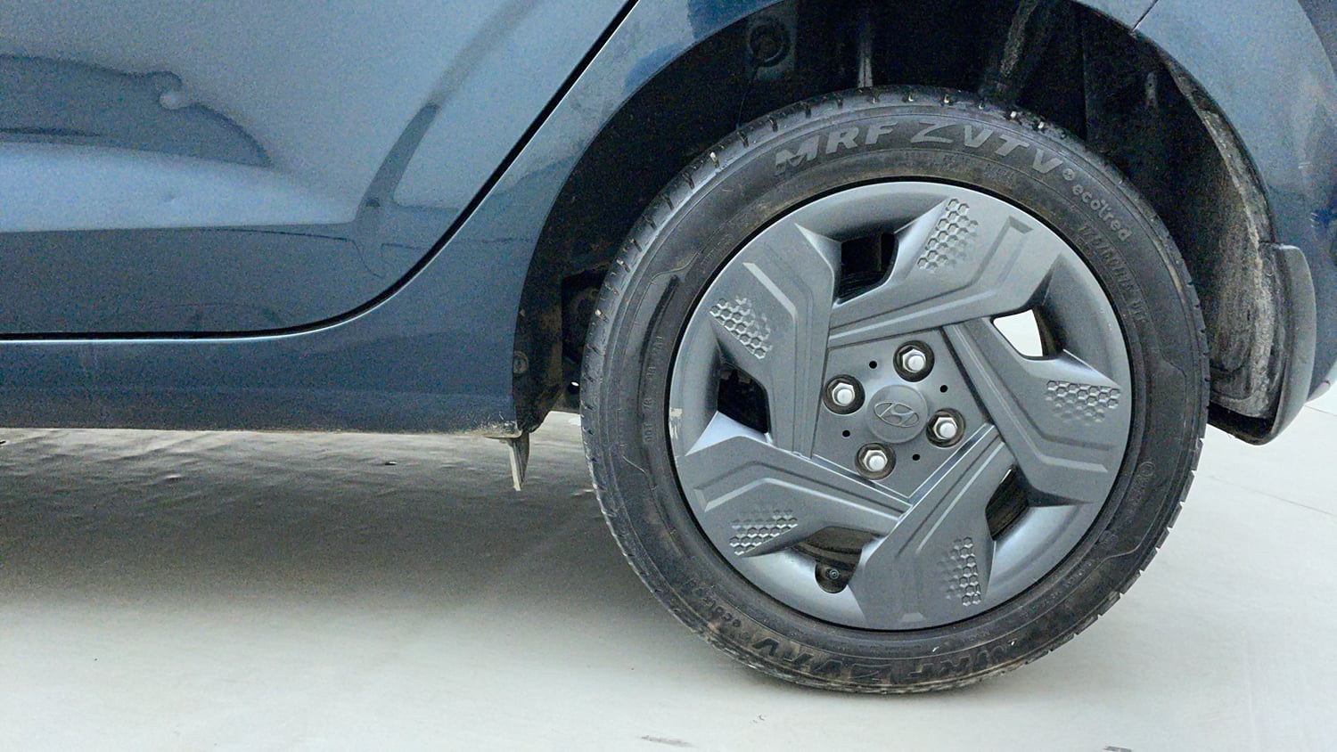 Used 2022 Hyundai Grand i10 Nios Corporate Edition MT Petrol Manual tyres LEFT REAR TYRE RIM VIEW