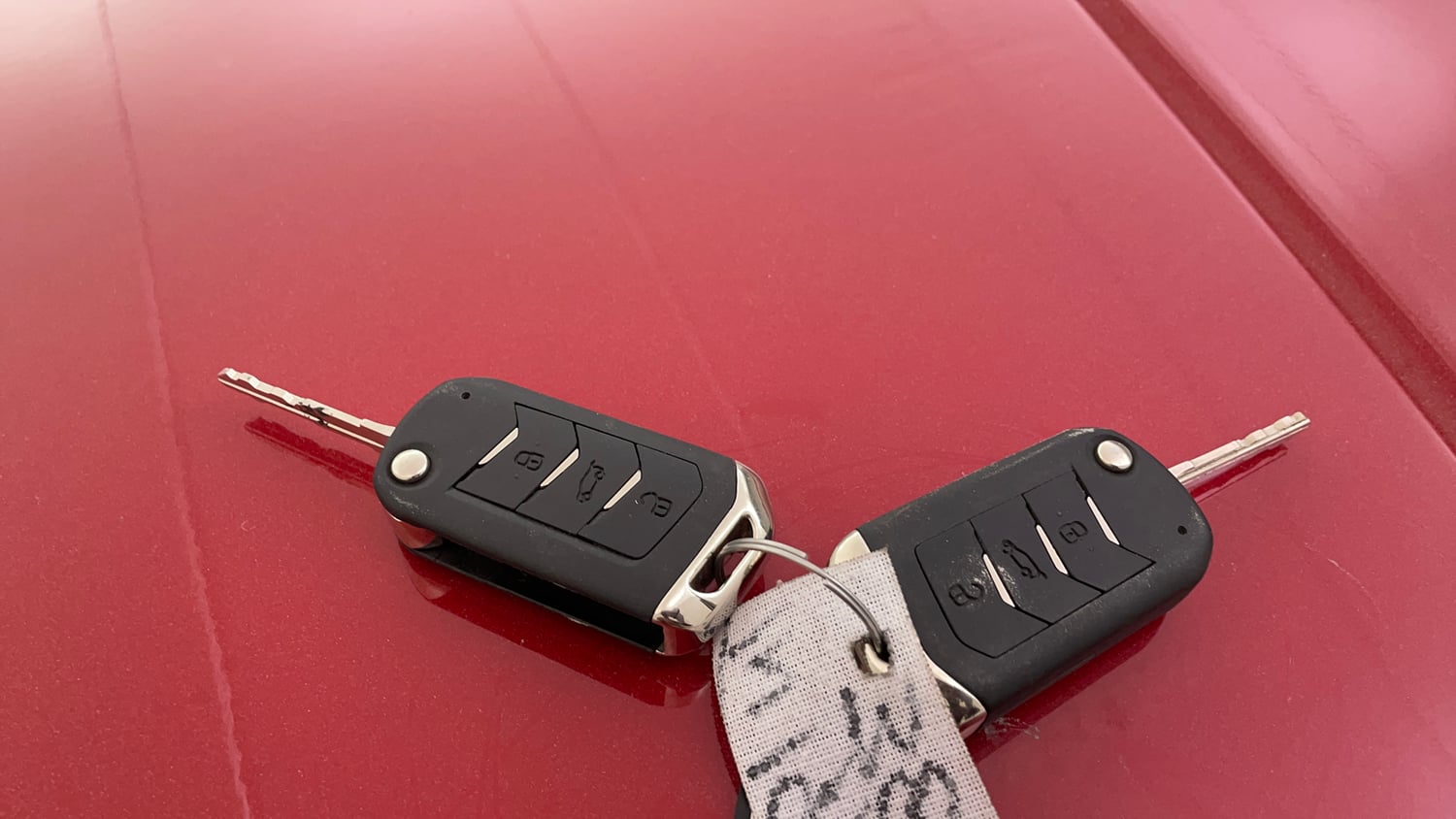 Used 2022 Mahindra XUV 300 W8 (O) 1.5 Diesel AMT Diesel Automatic extra CAR KEY VIEW