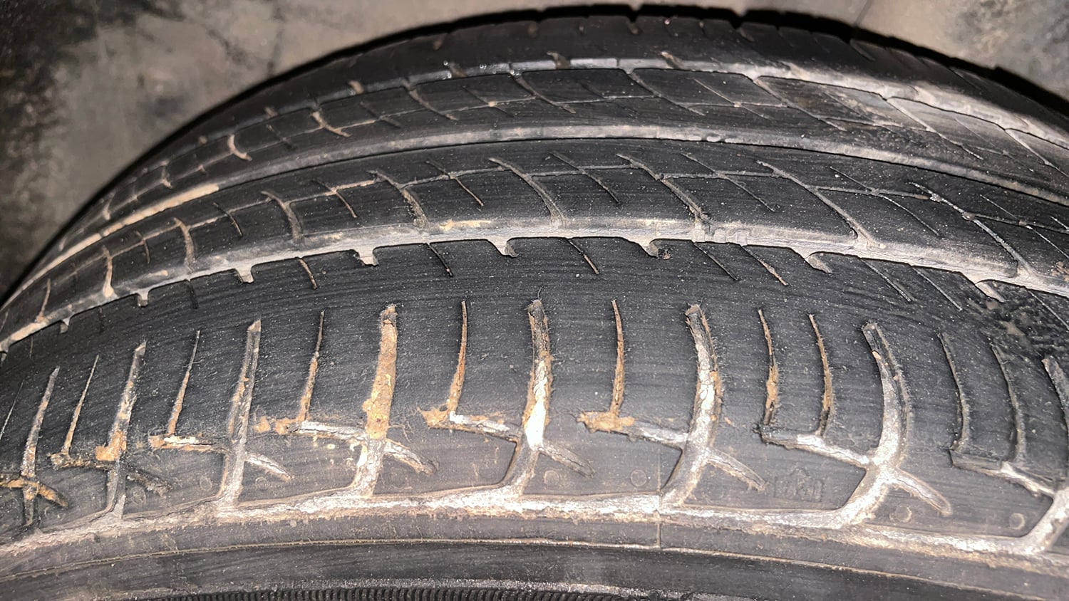 Used 2019 Volkswagen Ameo Comfortline 1.0L (P) Petrol Manual tyres LEFT REAR TYRE TREAD VIEW