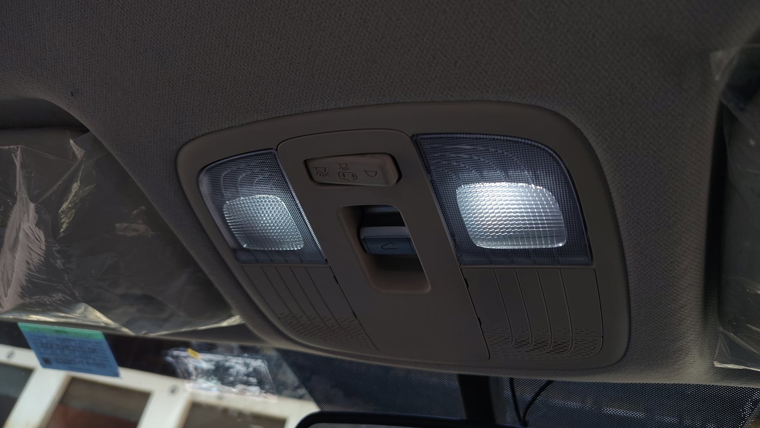 Used 2025 Hyundai Verna SX 1.5 Petrol MT Petrol Manual top_features Ambient interior lighting
