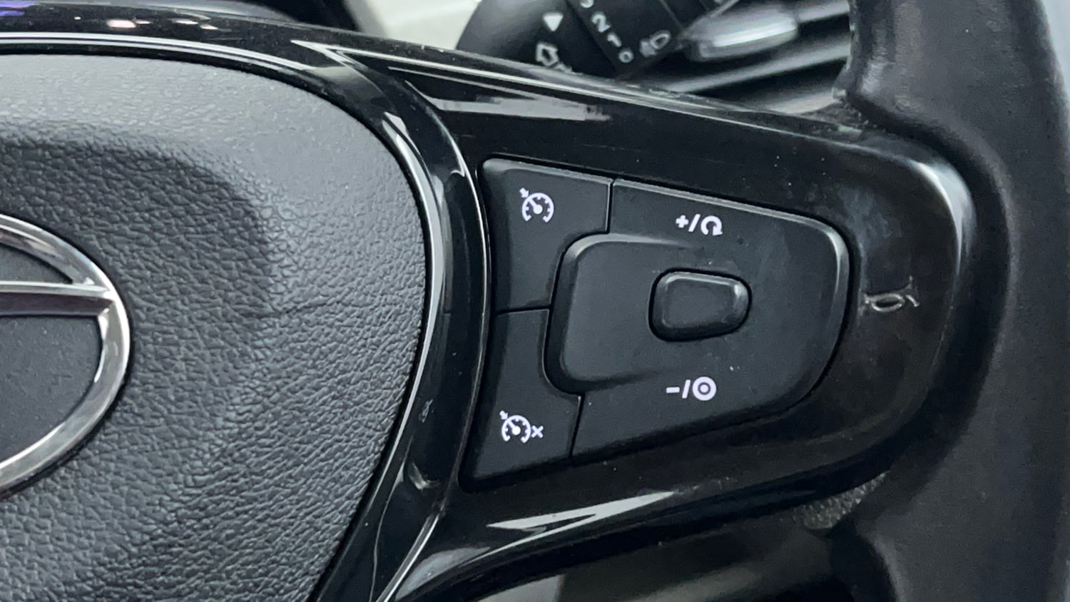 Used 2022 Tata Nexon XZA Plus  (S) Dual Tone Petrol Automatic top_features Cruise control