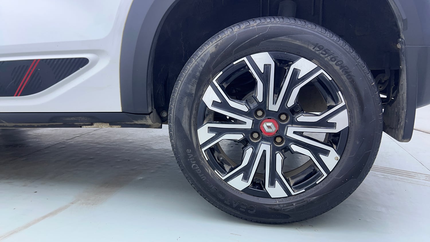 Used 2022 Renault Kiger RXZ Turbo CVT Petrol Automatic tyres LEFT REAR TYRE RIM VIEW
