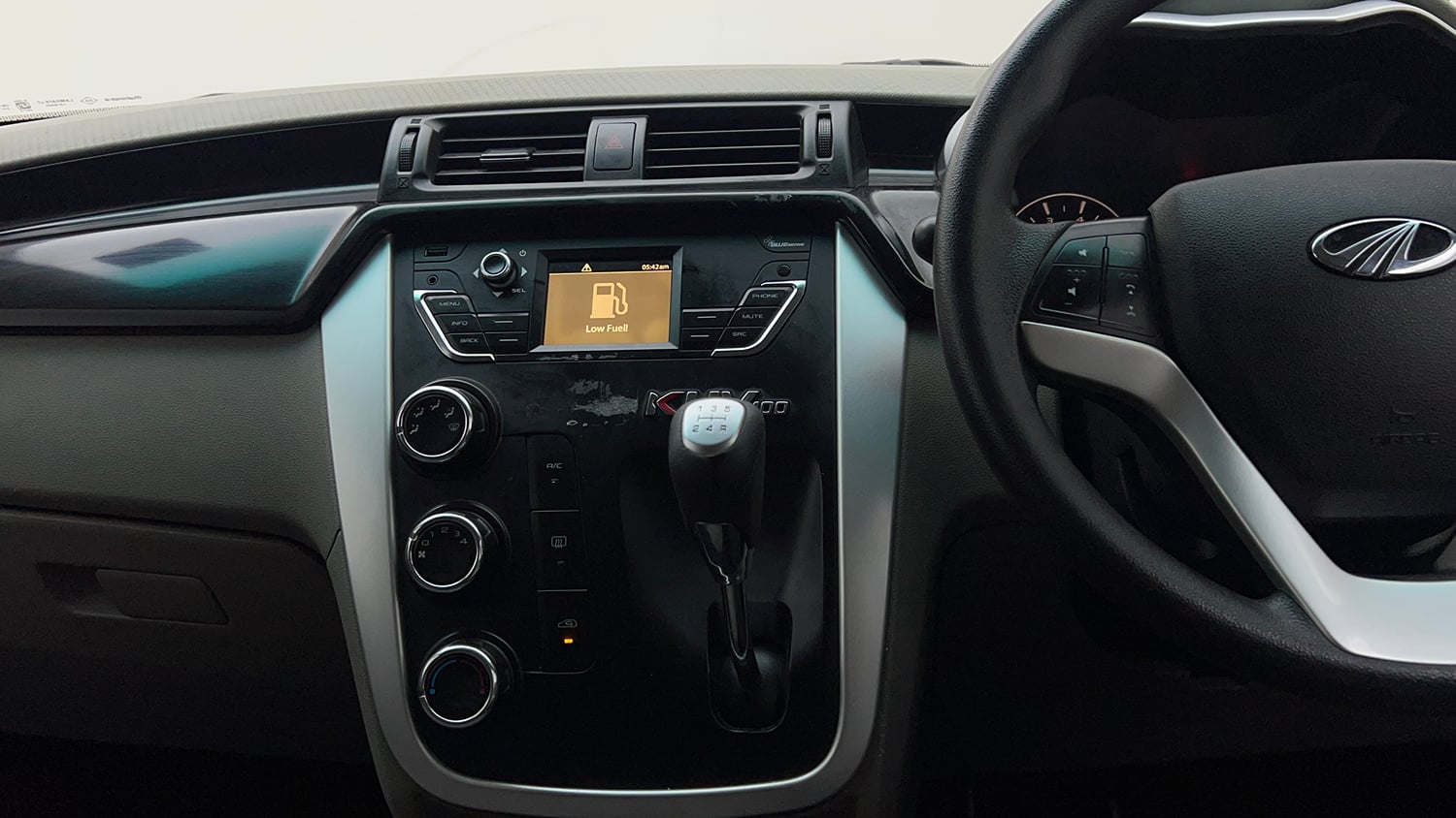 Used 2016 Mahindra KUV100 K6+ 6 STR Petrol Manual interior MUSIC SYSTEM & AC CONTROL VIEW