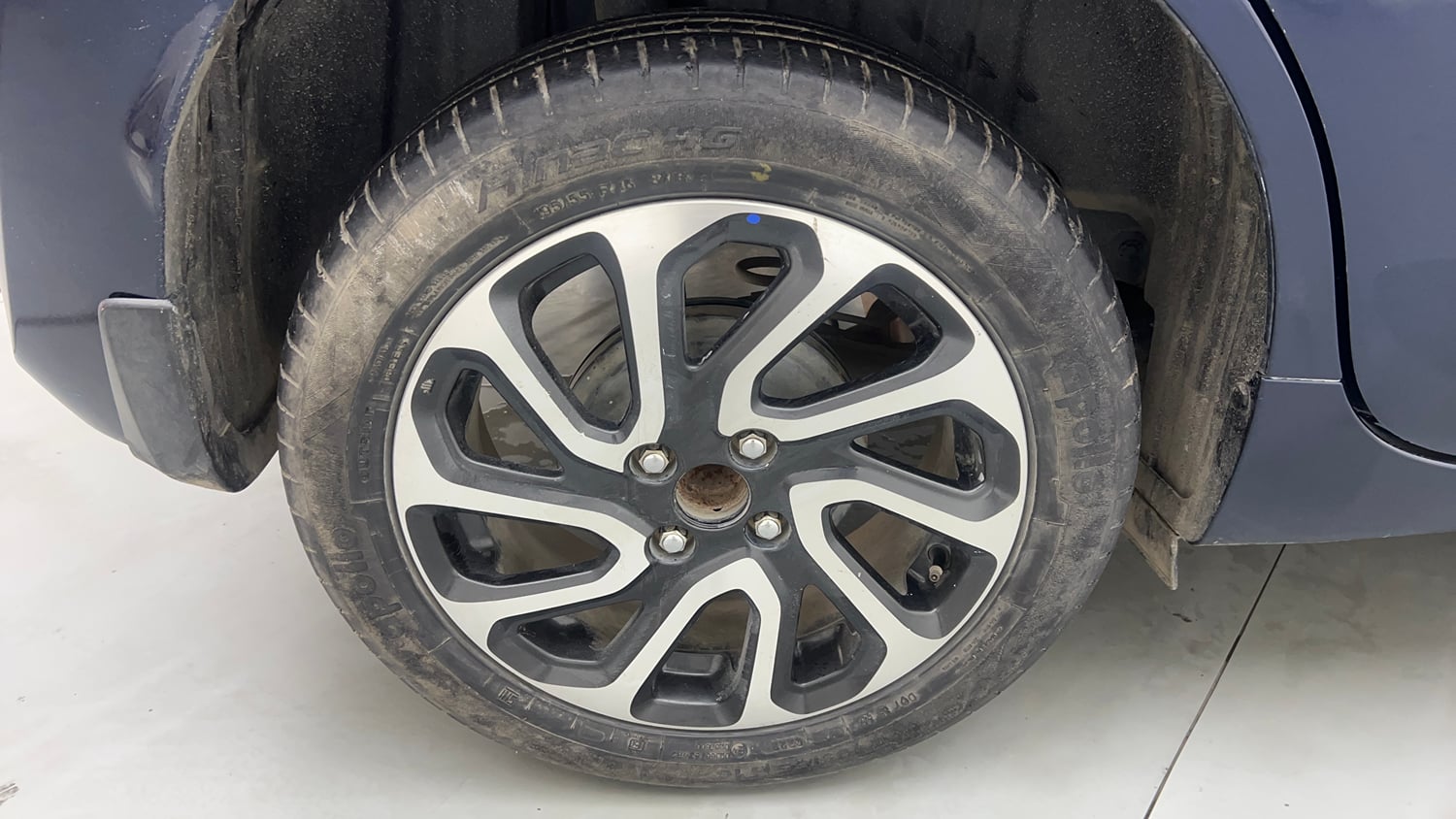 Used 2022 Maruti Suzuki Baleno Alpha AGS Petrol Automatic tyres RIGHT REAR TYRE RIM VIEW