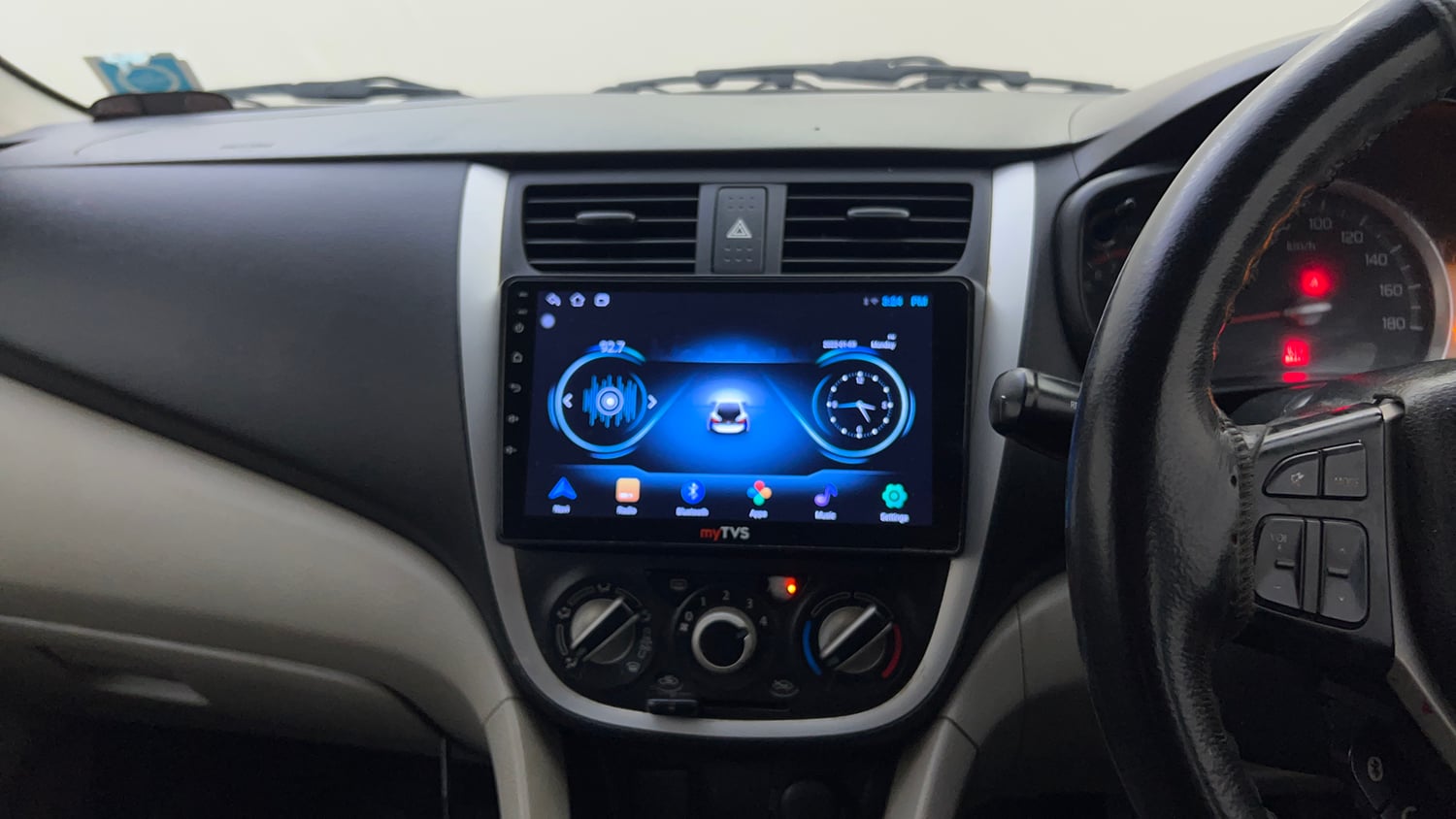 Used 2017 Maruti Suzuki Celerio ZXI (O) AMT Petrol Automatic top_features Integrated (in-dash) music system