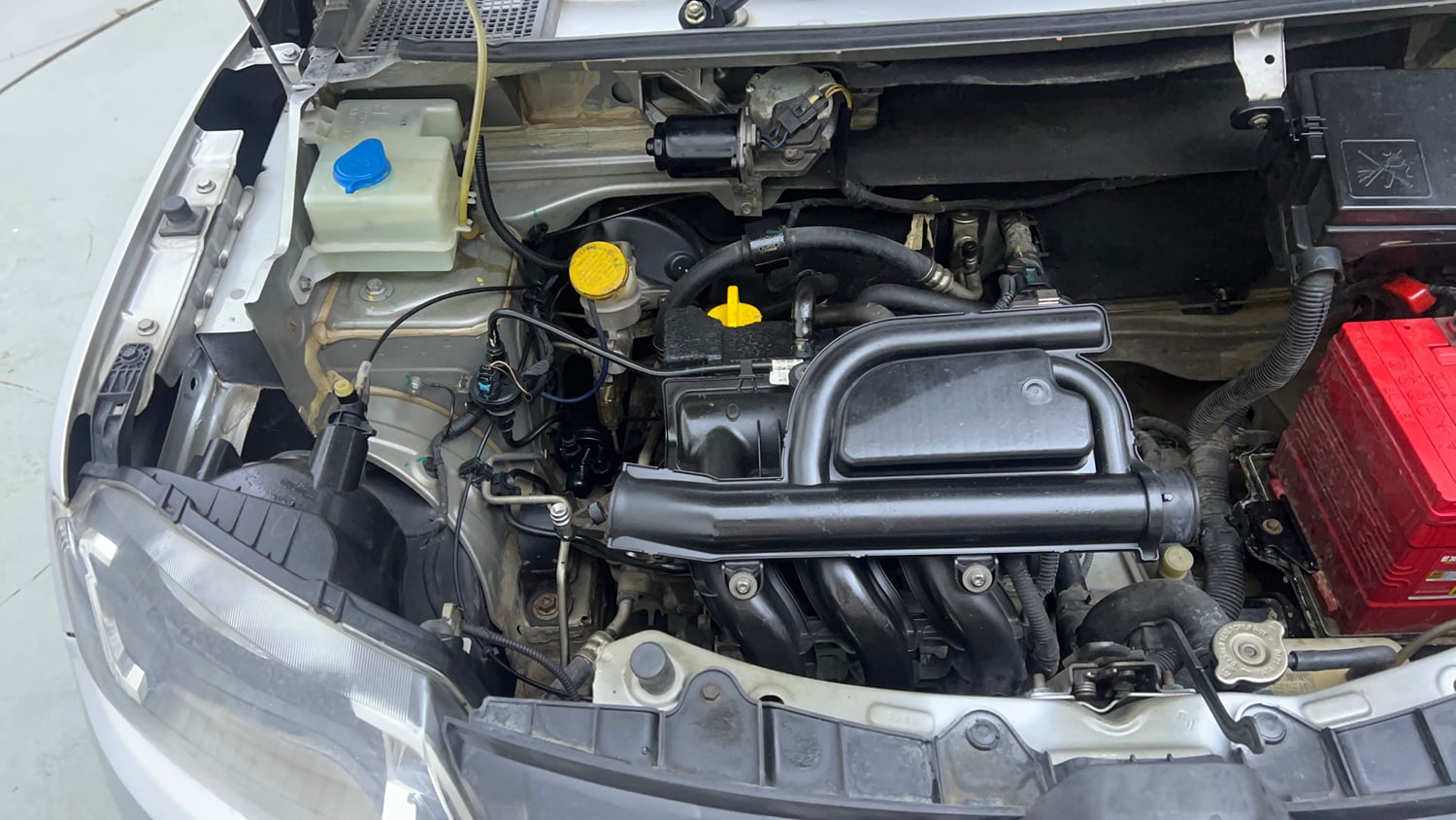 Used 2017 Renault Kwid 1.0 RXT AMT Petrol Automatic engine ENGINE RIGHT SIDE VIEW