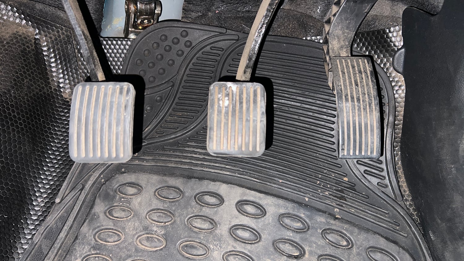 Used 2018 Hyundai Grand i10 Sportz 1.2 Kappa VTVT Dual Tone Petrol Manual interior PEDALS VIEW
