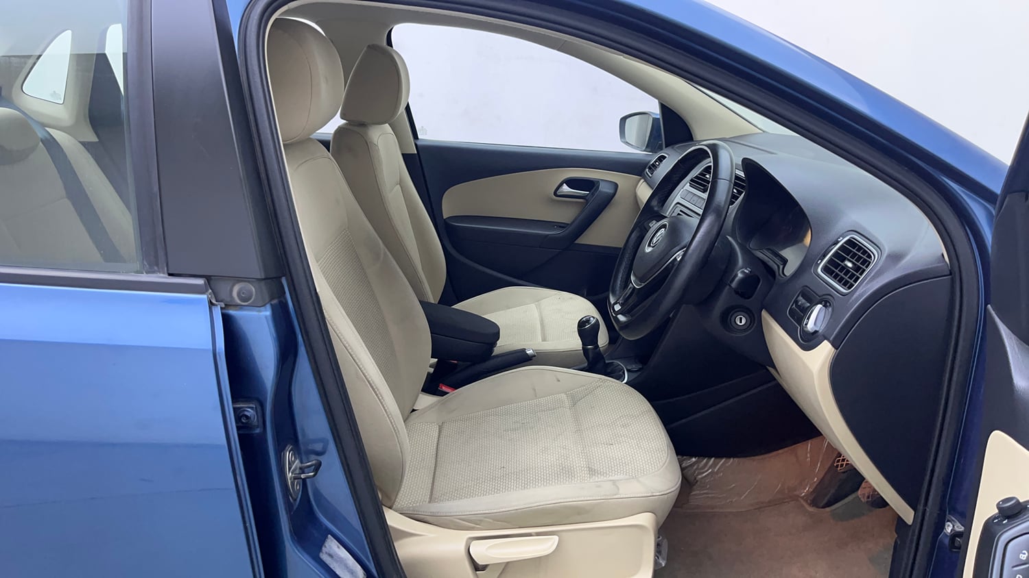 Used 2016 Volkswagen Ameo Highline1.2L (P) Petrol Manual interior RIGHT SIDE FRONT DOOR CABIN VIEW