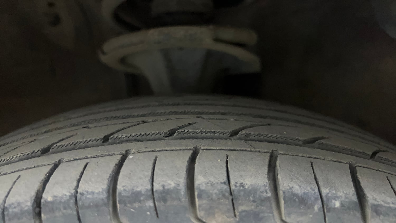 Used 2014 Hyundai i10 Era 1.1 iRDE2 Petrol Manual tyres LEFT FRONT TYRE TREAD VIEW