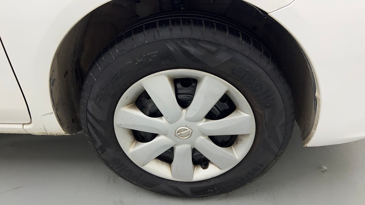 Used 2013 Nissan Sunny XL Petrol Manual tyres RIGHT FRONT TYRE RIM VIEW