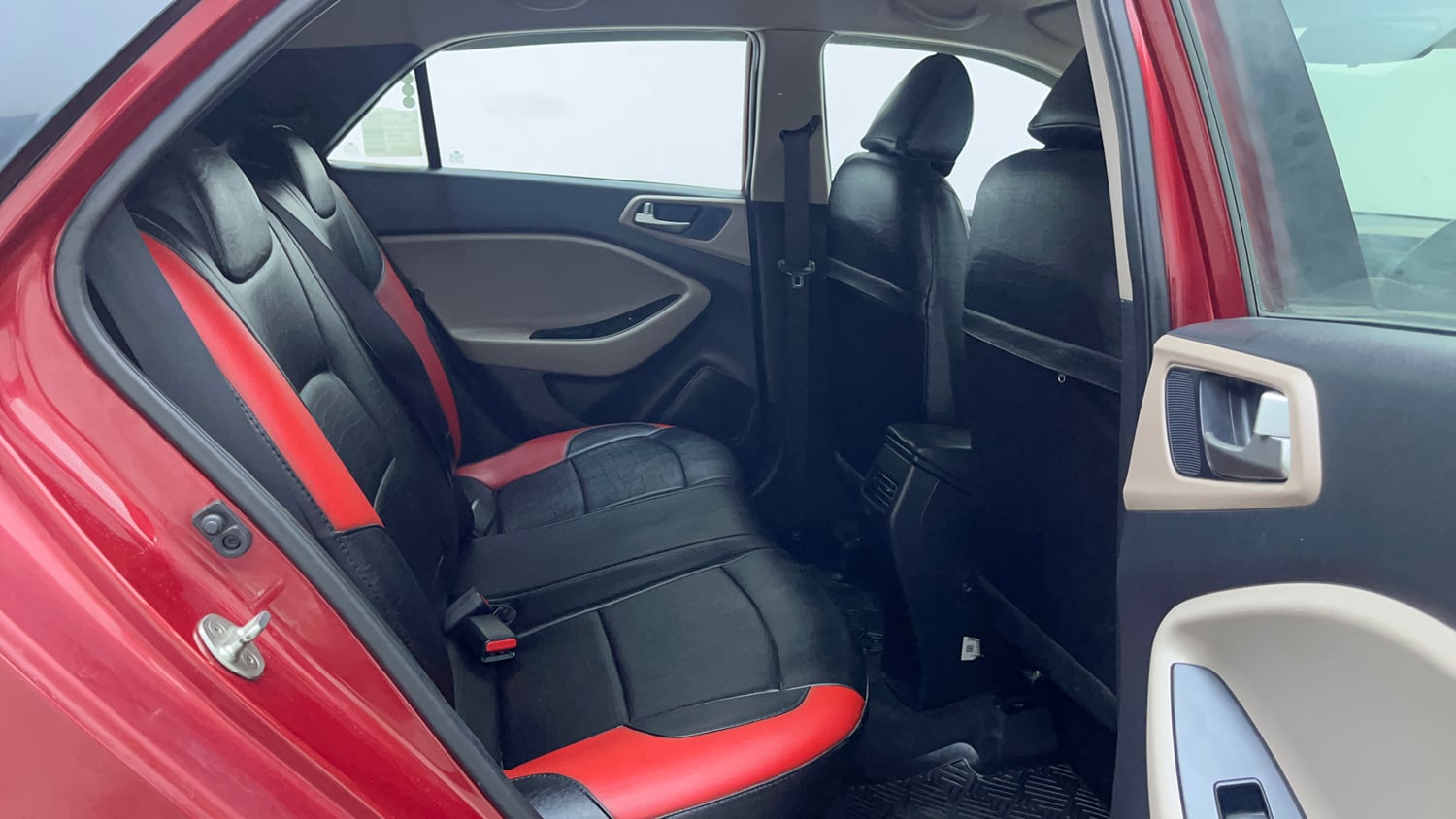 Used 2020 Hyundai Elite i20 Sportz Plus 1.2 Petrol Manual interior RIGHT SIDE REAR DOOR CABIN VIEW