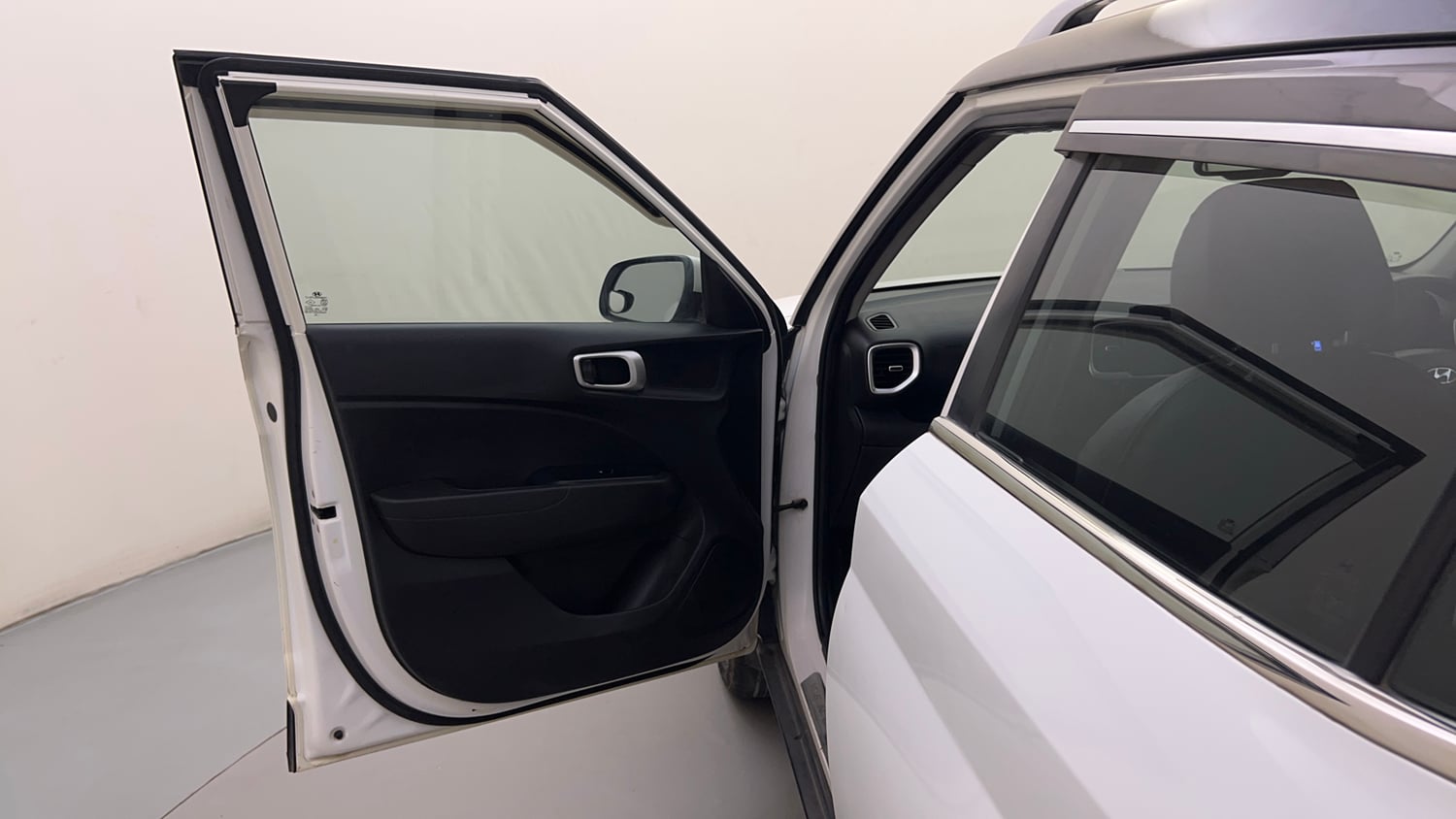 Used 2019 Hyundai Venue SX Plus 1.0 Turbo DCT Petrol Automatic interior LEFT FRONT DOOR OPEN VIEW