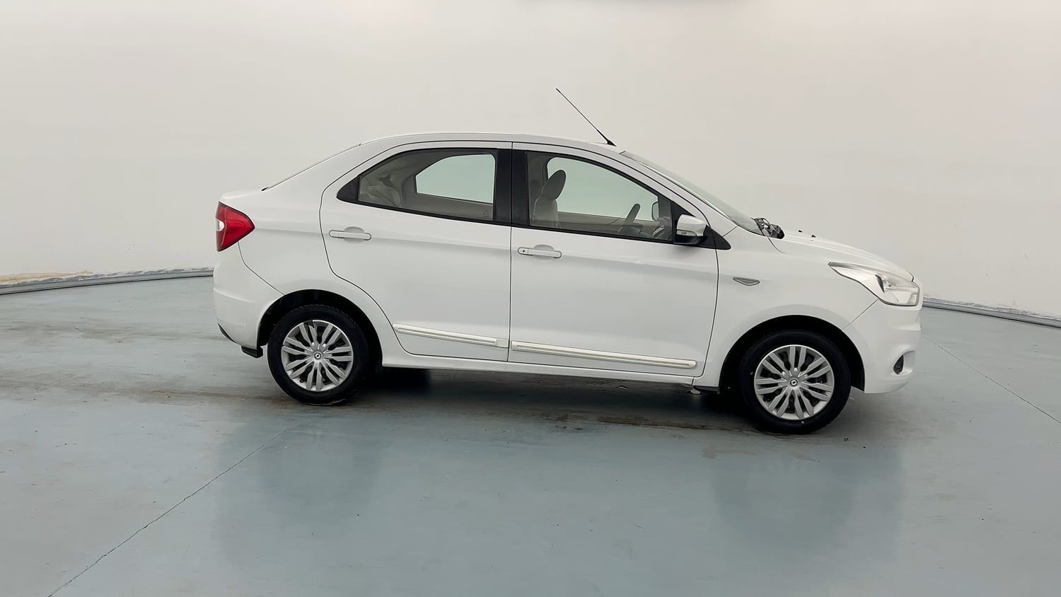 Used 2016 Ford Figo Aspire Trend 1.2 Ti-VCT Petrol Manual exterior RIGHT SIDE VIEW