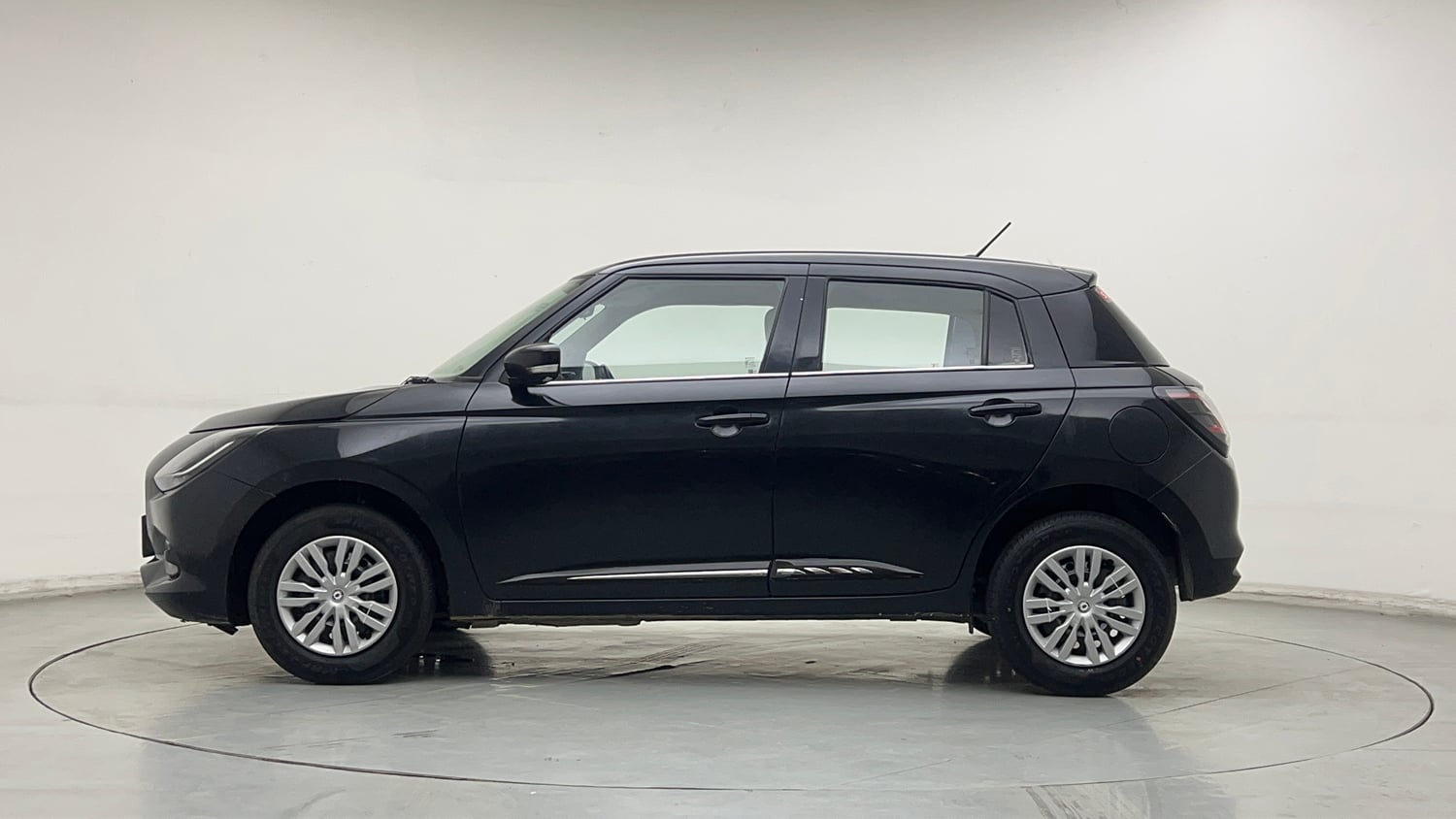 Used 2025 Maruti Suzuki Swift VXi CNG Cng Manual exterior LEFT SIDE VIEW