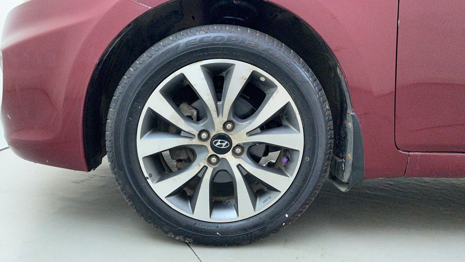 Used 2013 Hyundai Verna Fluidic 1.6 VTVT SX Petrol Manual tyres LEFT FRONT TYRE RIM VIEW