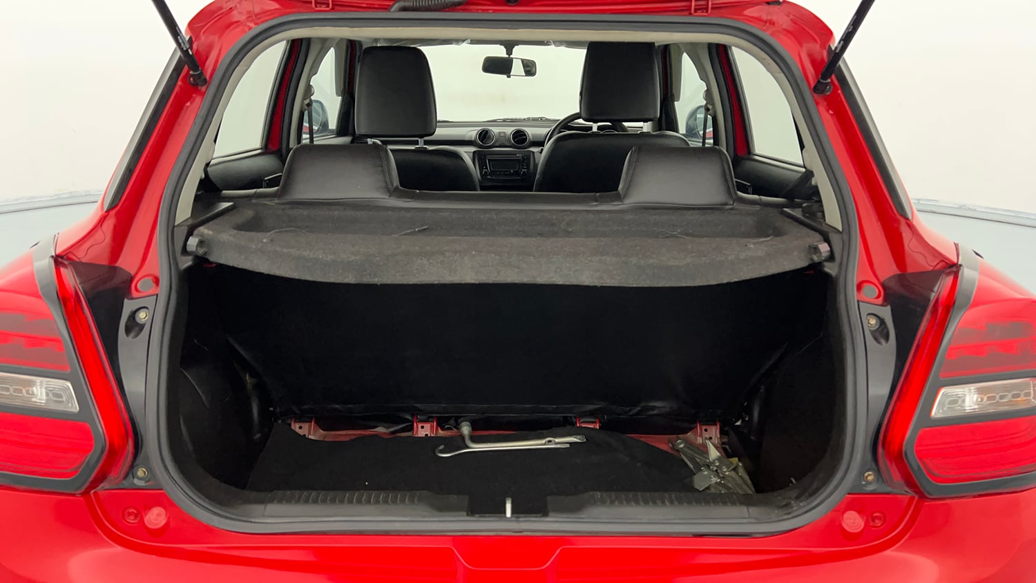 Used 2018 Maruti Suzuki Swift VXi AMT Petrol Automatic interior DICKY INSIDE VIEW