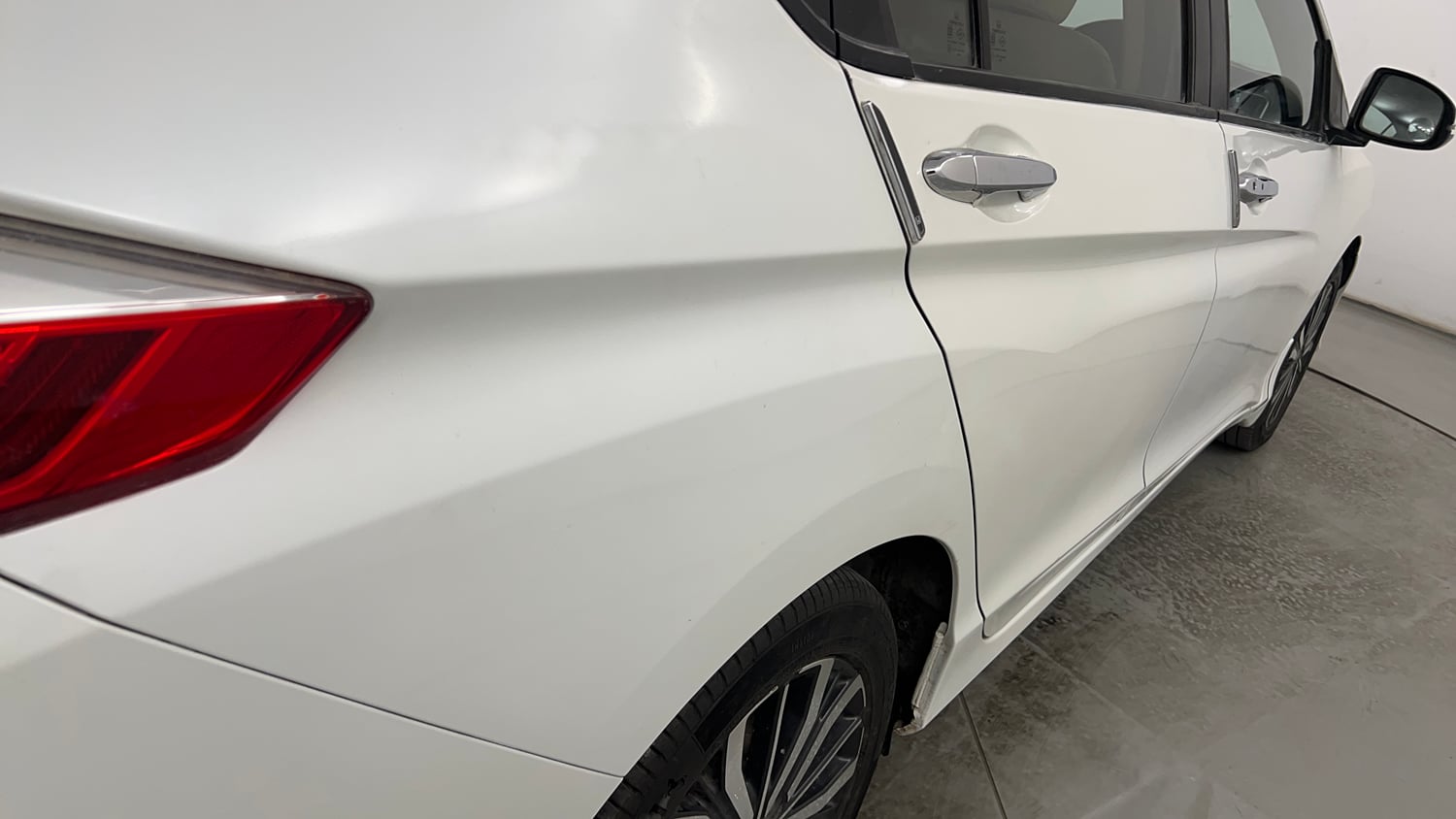 Used 2017 Honda City ZX CVT Petrol Petrol Automatic dents MINOR SCRATCH