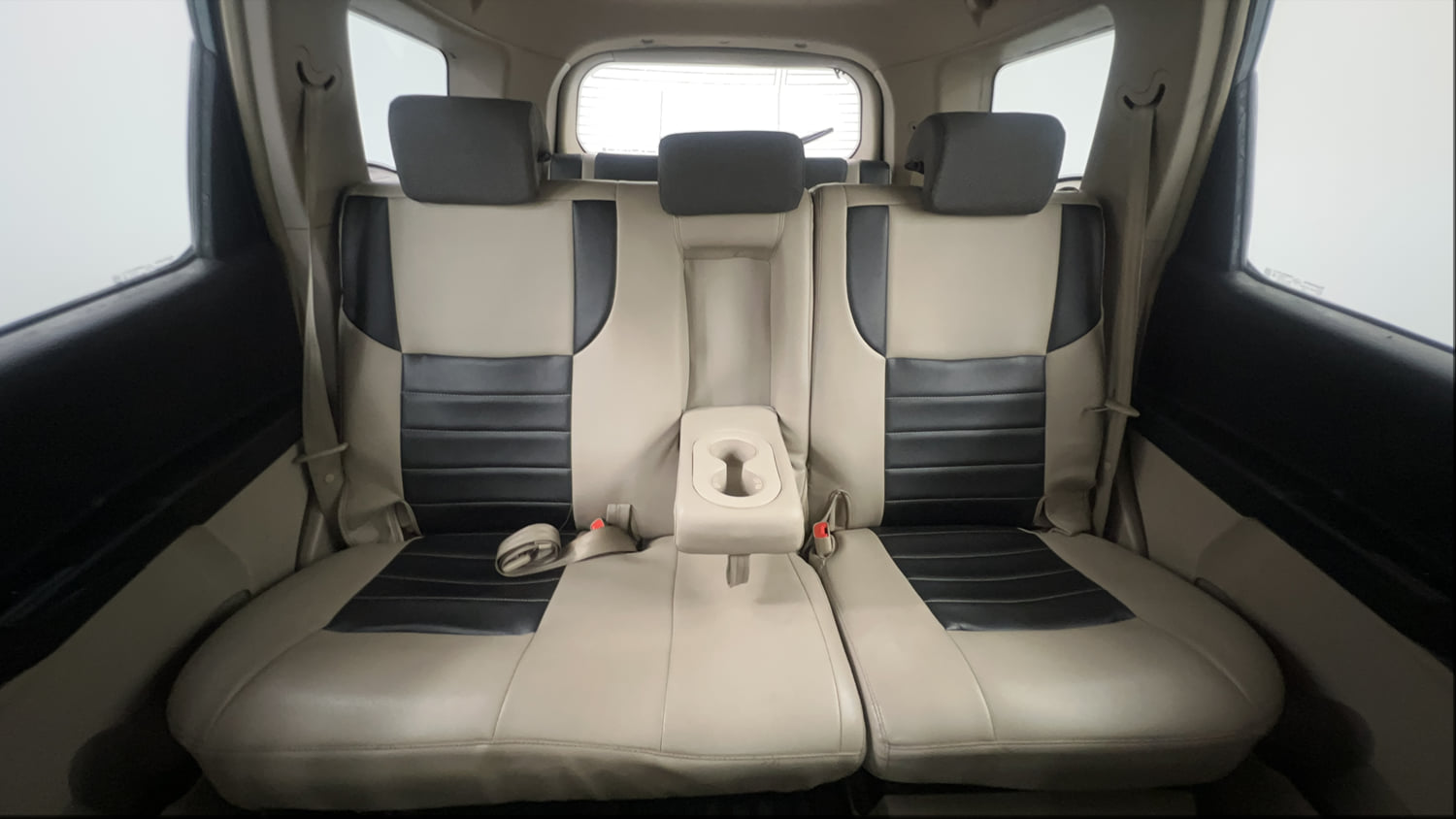 Used 2016 Mahindra XUV500 W4 Diesel Manual interior REAR SEAT CONDITION VIEW