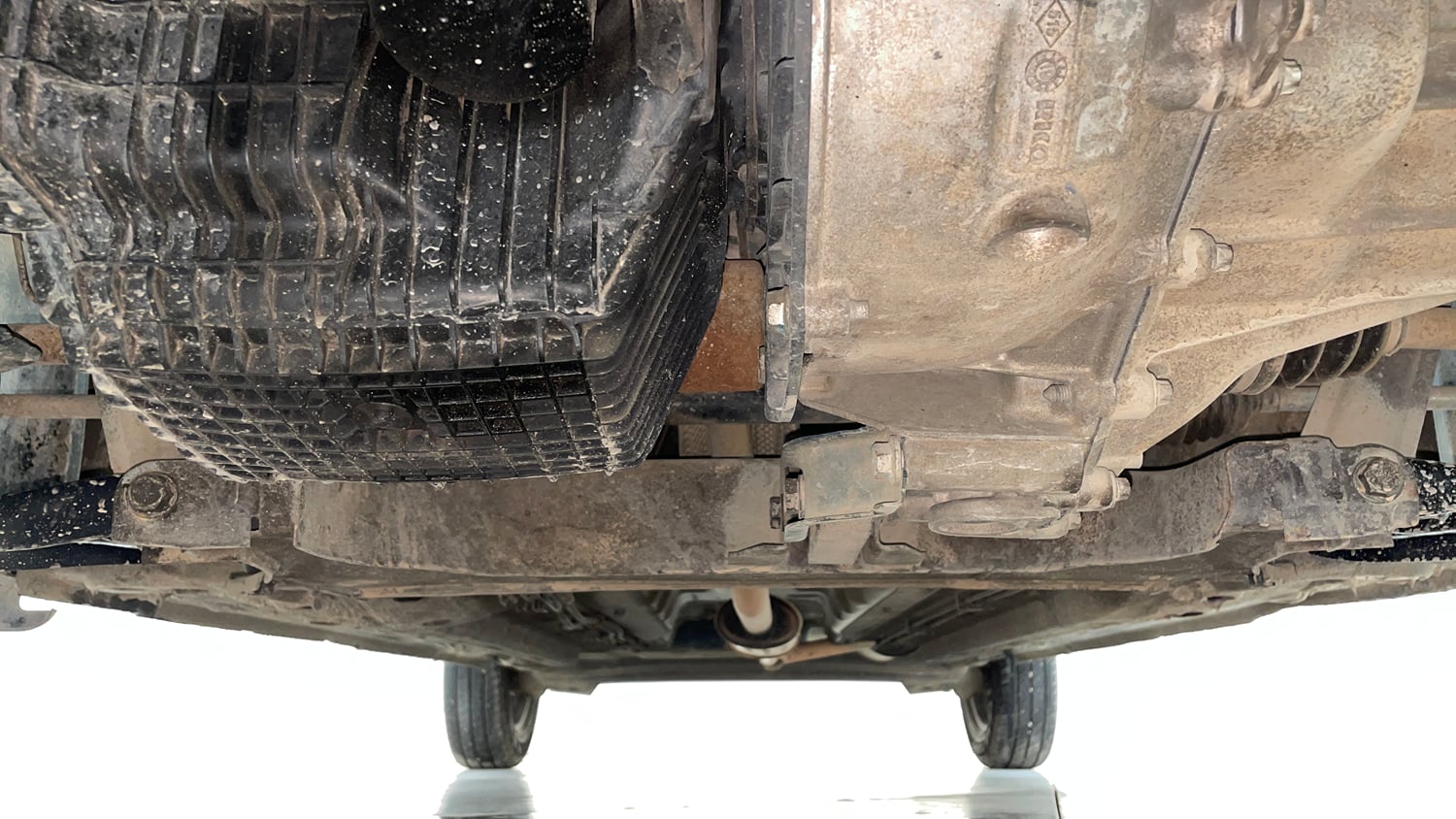 Used 2019 Renault Kwid 1.0 RXT AMT Opt Petrol Automatic extra FRONT LEFT UNDERBODY VIEW