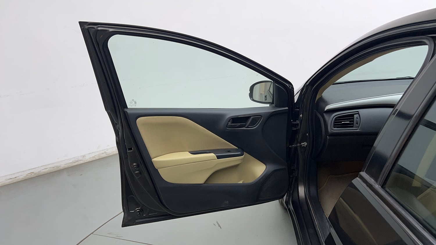 Used 2016 Honda City SV CVT Petrol Automatic interior LEFT FRONT DOOR OPEN VIEW