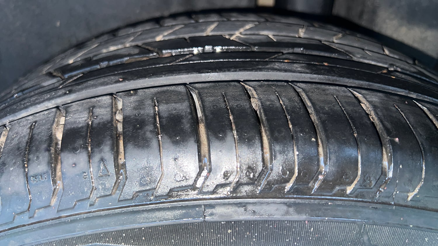 Used 2015 Maruti Suzuki Ciaz ZXi Petrol Manual tyres LEFT REAR TYRE TREAD VIEW