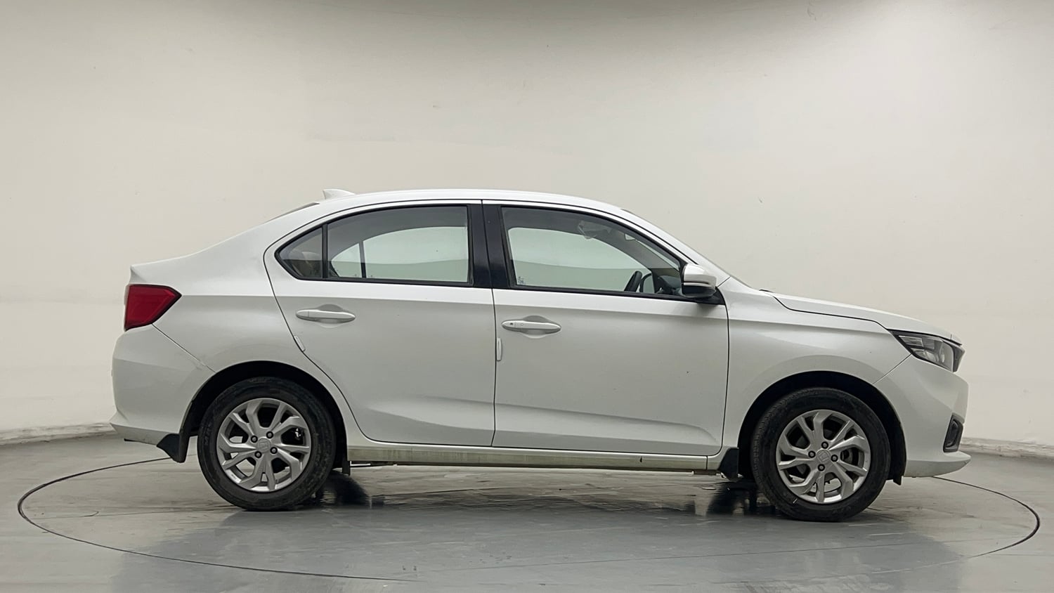 Used 2019 Honda Amaze 1.2 V MT Petrol Petrol Manual exterior RIGHT SIDE VIEW