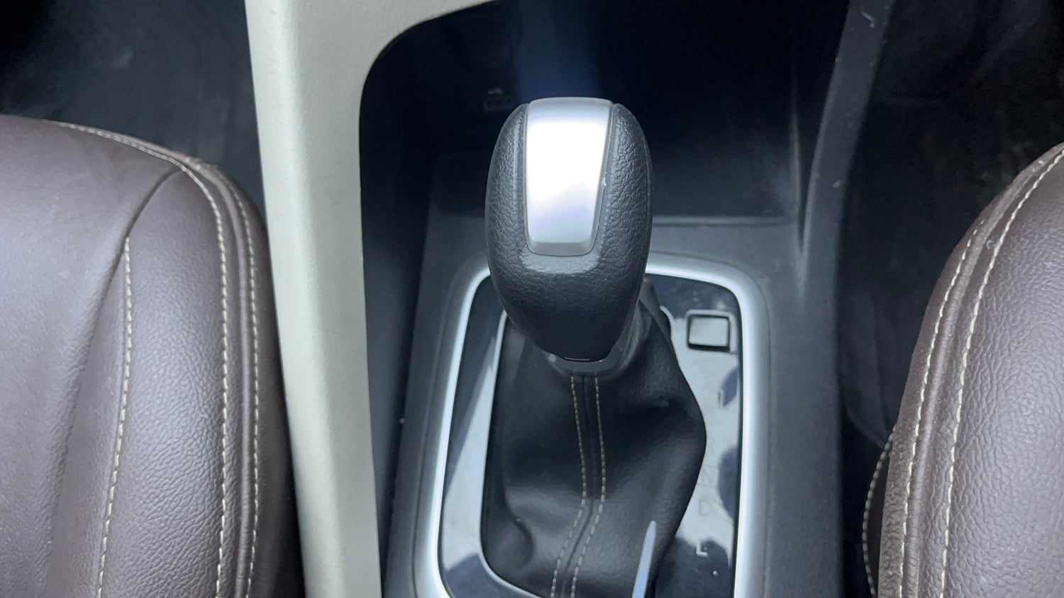 Used 2021 Nissan Magnite XV Turbo CVT Petrol Automatic interior GEAR  KNOB VIEW