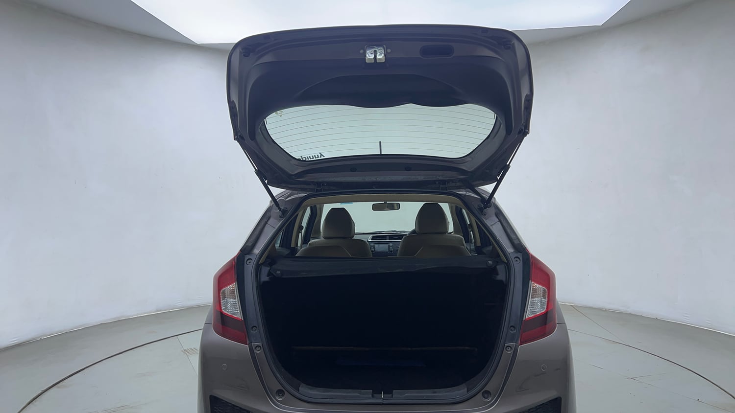 Used 2016 Honda Jazz V AT Petrol Petrol Automatic interior DICKY DOOR OPEN VIEW