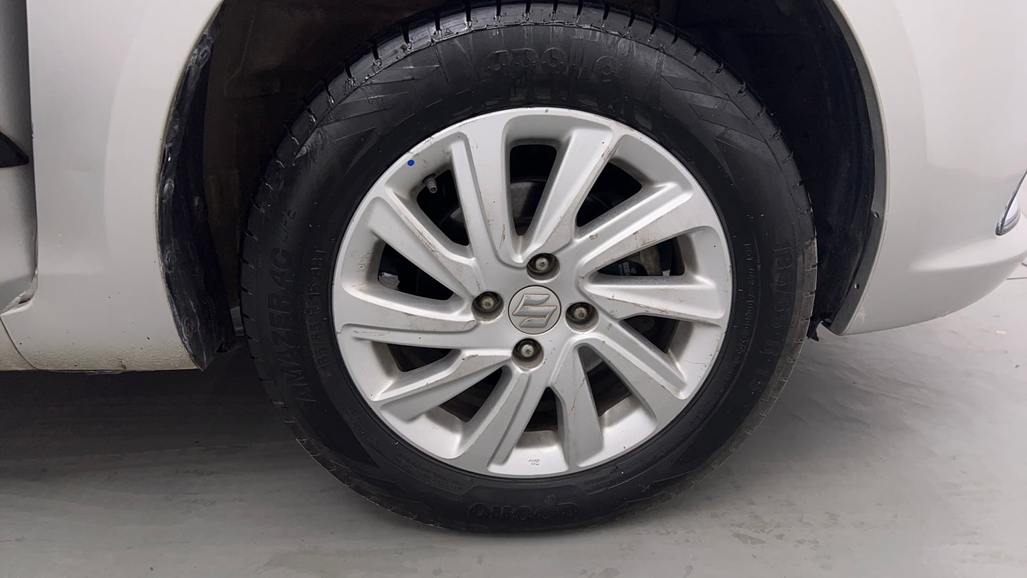 Used 2015 Maruti Suzuki Swift Dzire ZXI Petrol Manual tyres RIGHT FRONT TYRE RIM VIEW