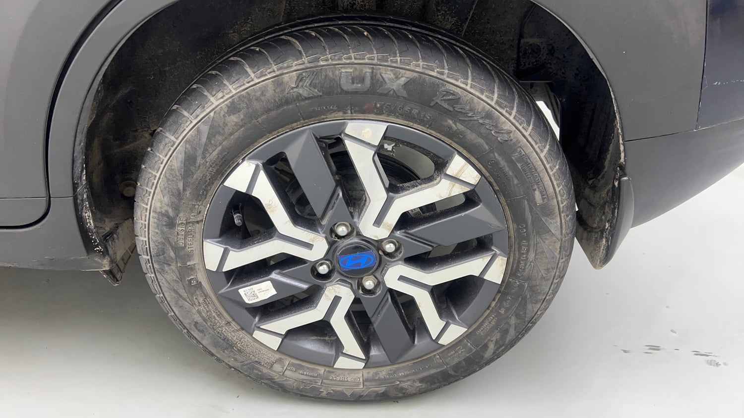 Used 2024 Hyundai Exter SX (O) 1.2 AMT Petrol Automatic tyres LEFT REAR TYRE RIM VIEW