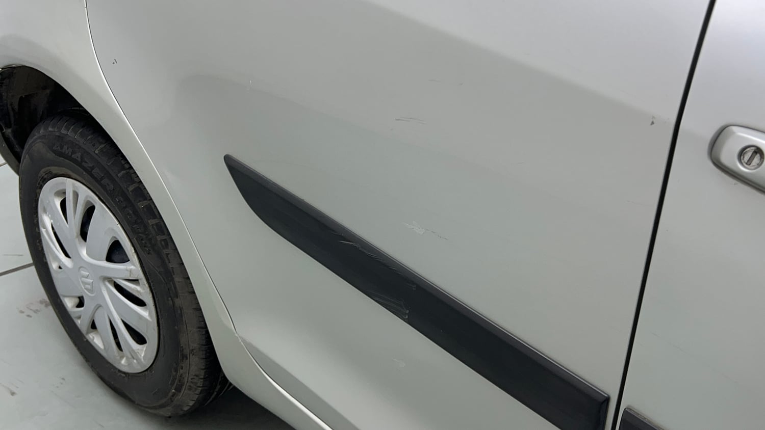 Used 2015 Maruti Suzuki Swift VXi Petrol Manual dents MINOR SCRATCH