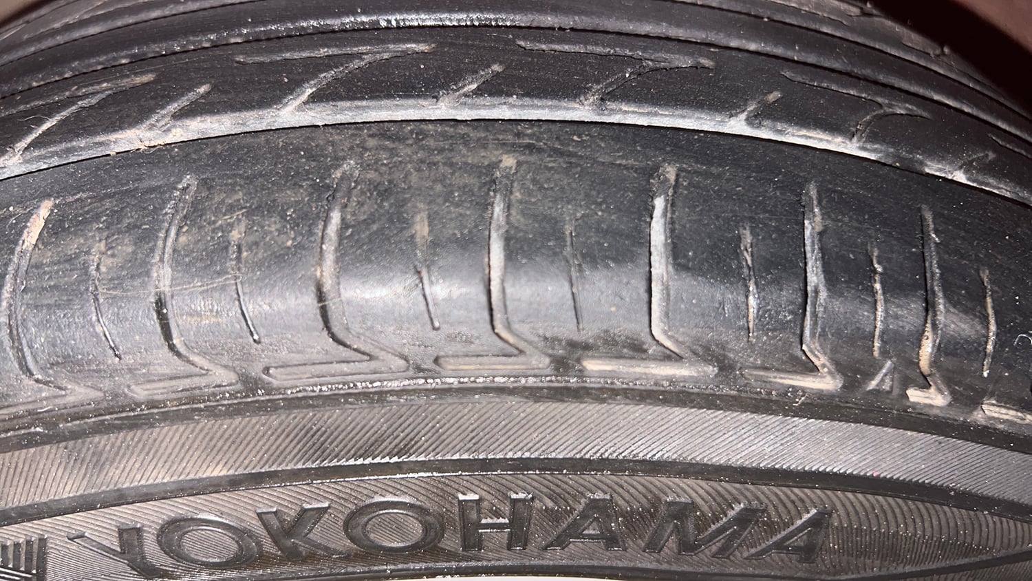 Used 2013 Hyundai i10 Magna 1.2 Kappa2 Petrol Manual tyres LEFT FRONT TYRE TREAD VIEW