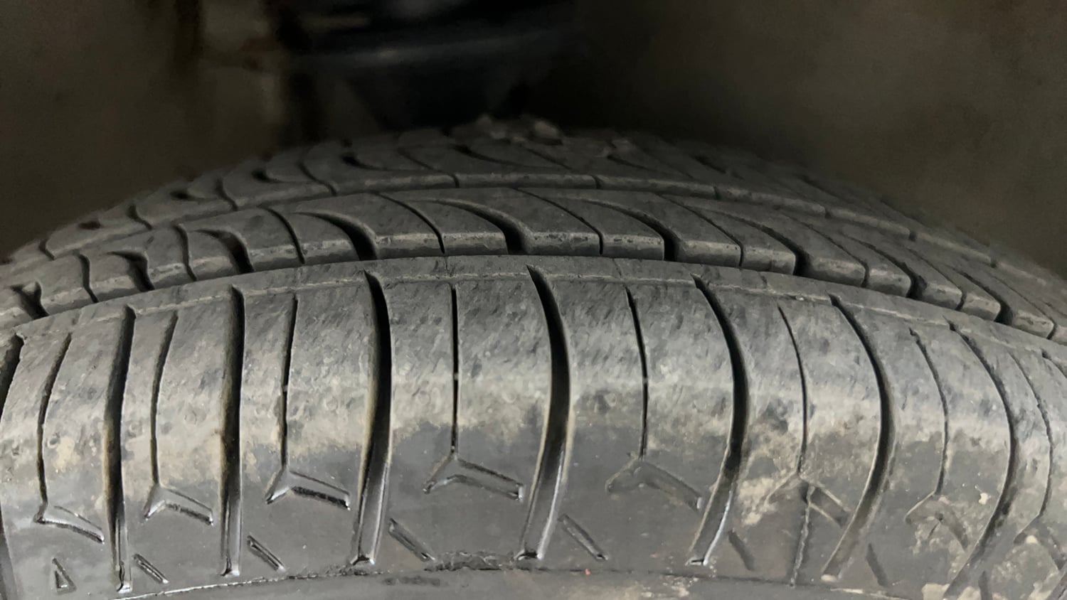 Used 2017 Maruti Suzuki Alto 800 LXi Petrol Manual tyres RIGHT FRONT TYRE TREAD VIEW