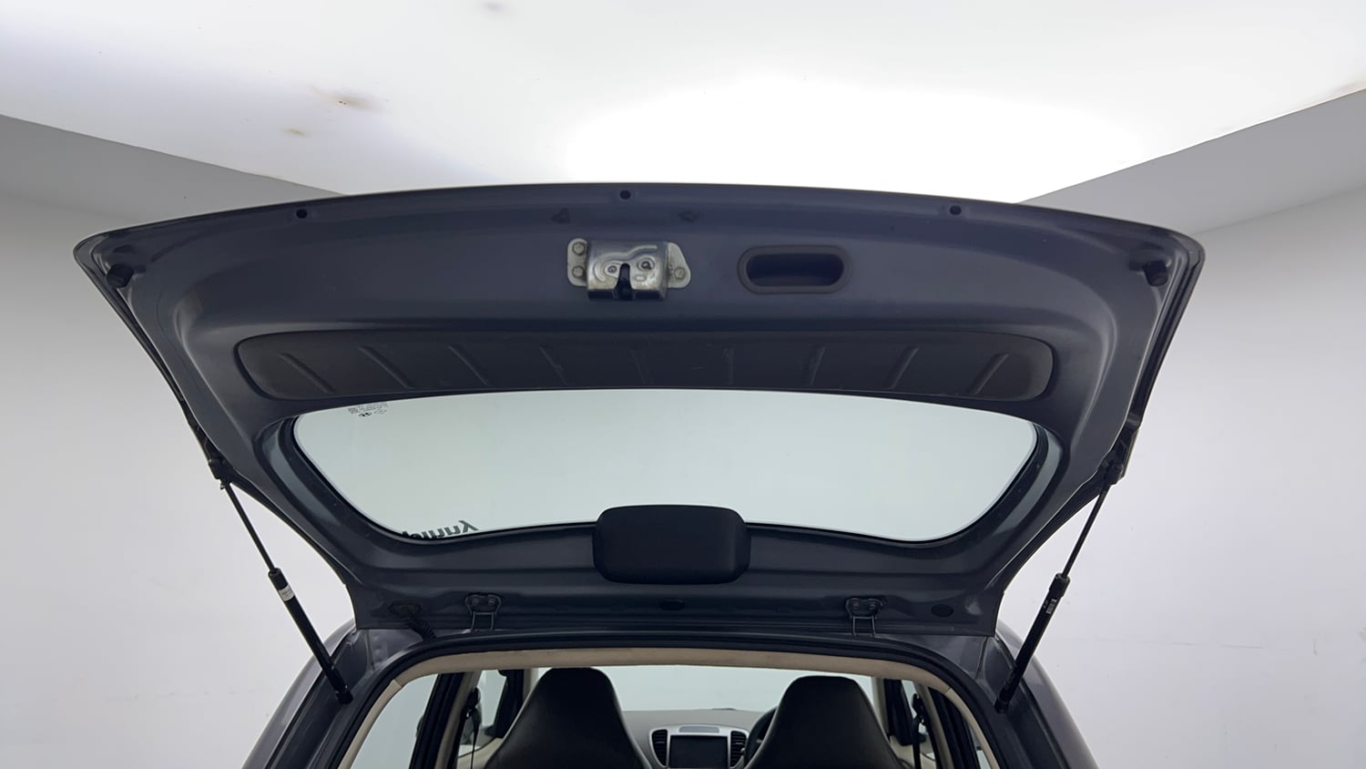 Used 2013 Hyundai i10 Magna 1.2 Kappa2 Petrol Manual interior DICKY DOOR OPEN VIEW