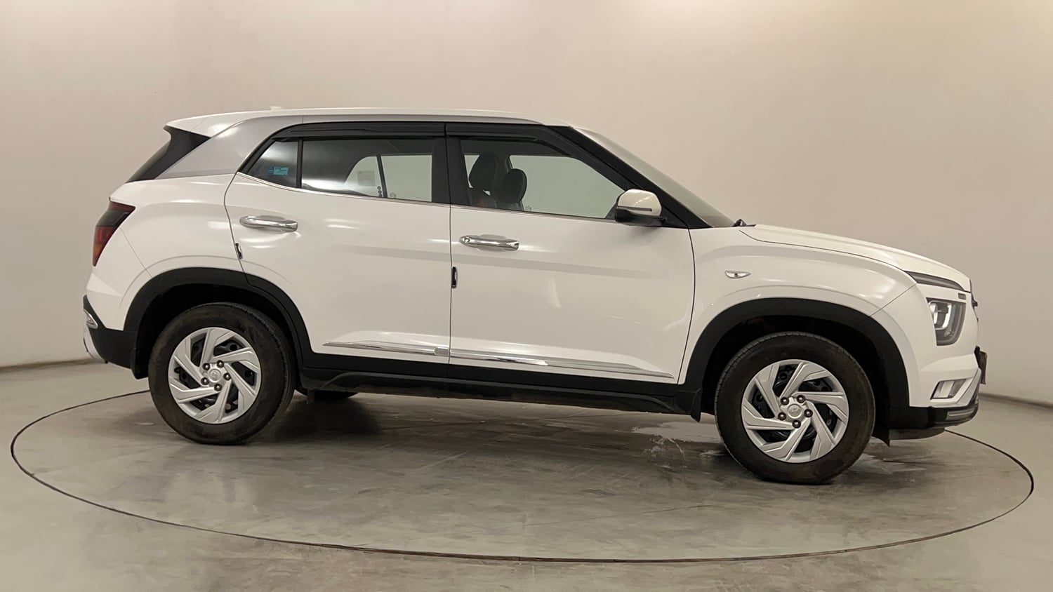 Used 2023 Hyundai Creta E 1.5 Petrol Petrol Manual exterior RIGHT SIDE VIEW