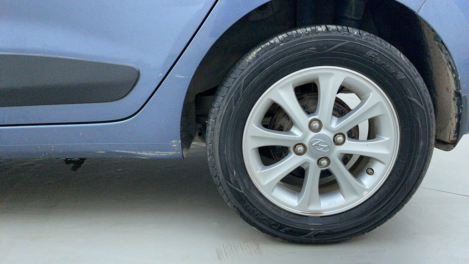 Used 2014 Hyundai Grand i10 Asta AT 1.2 Kappa VTVT Petrol Automatic tyres LEFT REAR TYRE RIM VIEW