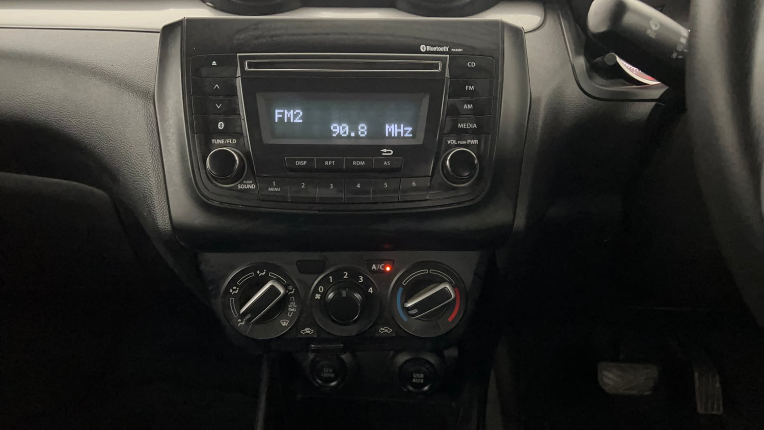 Used 2018 Maruti Suzuki Swift VXi AMT Petrol Automatic interior MUSIC SYSTEM & AC CONTROL VIEW
